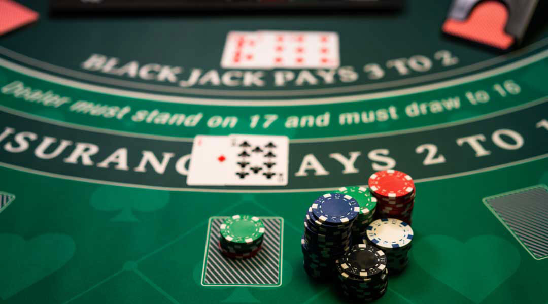 Online casinos using Blackjack allow players to appreciate the traditional card video game from the convenience of their homes or on the move.